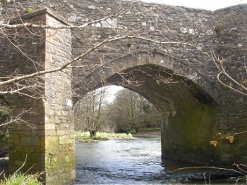 River Torridge flowing through Sheepwash Bridge